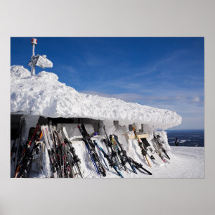 Skis in een skioord, Lapland poster