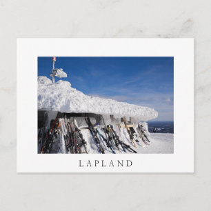Skis in een skioord, Lapland White text briefkaart
