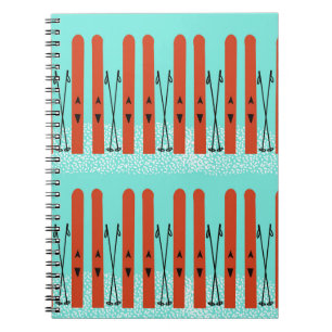 Skis rouges sur carnet bleu