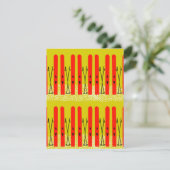 Skis rouges sur carte jaune (Debout devant)