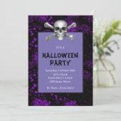 Skull Crossbones Paars Splattered Halloween Party Kaart (Staand voorkant)