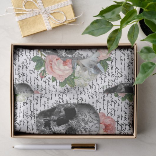 Skulls en roze rozen tissuepapier (Geschenk)