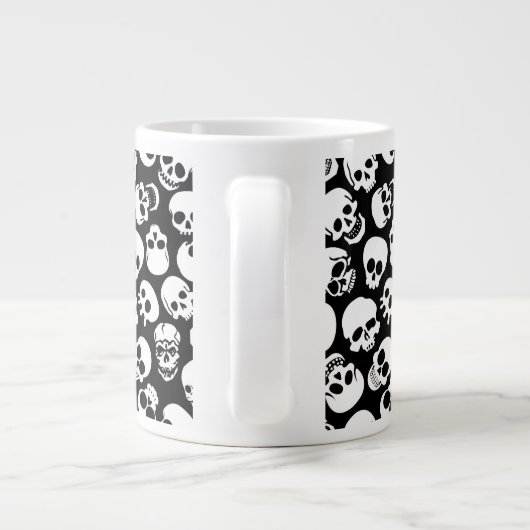 Skulls in Black Background Pattern Grote Koffiekop (Achterkant)