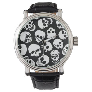 Skulls in Black Background Pattern Horloge