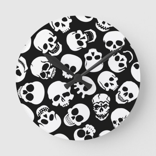 Skulls in Black Background Pattern Ronde Klok (Voorkant)
