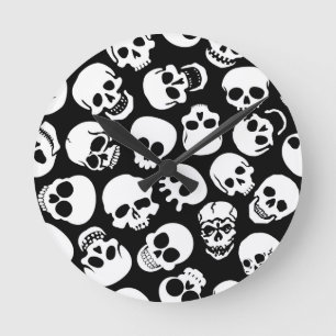 Skulls in Black Background Pattern Ronde Klok