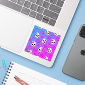 Skully Pop Kawaii Sticker (Laptop met iPhone)