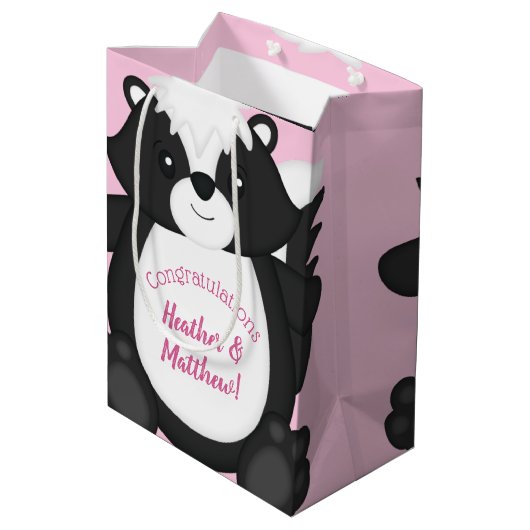 Skunk Baby shower Roze Medium Cadeauzakje (Achterkant Gekanteld)