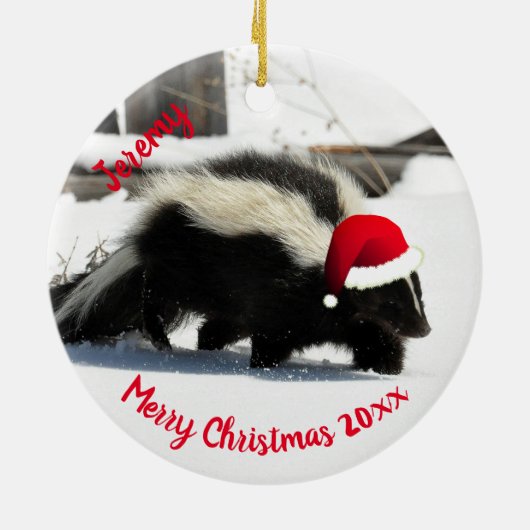 Skunk in Santa Hat Ceramic Ornament (Achterkant)