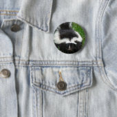 Skunk Round Pin Ronde Button 5,7 Cm (In situ)