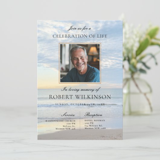 Sky Beach viering van het leven Begrafenisfoto Kaart (Staand voorkant)