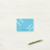 Sky Blue gekantelde Initialen & Navy Blue Naam Post-it® Notes (Op bureau)