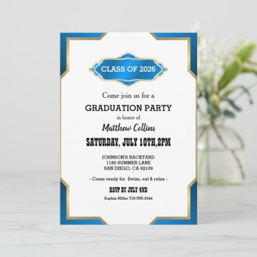 Sky Blue Graduation Invitation (Debout devant)