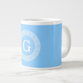 Sky Blue Wht Grieks Sleutel Rnd Lijst Initiaal Mon Jumbo Beker (Voorkant rechts)