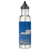 Sky is blauw en witte wolken gaan langs waterfles  (Rechts)