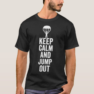 Skydiving houdt kalm en springt uit t-shirt