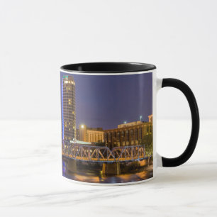 Skyline bij schemering, aan de Grand River Mok