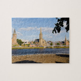 Skyline en rivier van het schilderachtige stadje I Legpuzzel