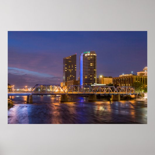Skyline in Dusk, op de Grote rivier Poster (Voorkant)