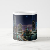 Skyline of Miami city with bridge at night Jumbo Beker (Voorkant)