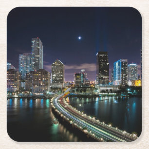 Skyline of Miami city with bridge at night Vierkante Kartonnen Onderzetter
