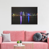 Skyline van Doha, Qatar bij nacht canvas print (Insitu (Woonkamer))