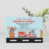 Sla alarm! Verjaardagsuitnodiging brandweerman Kaart (Staand voorkant)