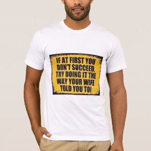 Sla brutaal leuk teken op t-shirt