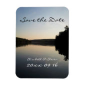 Sla de datum bruiloft magneet meer bij zonsonderga (Verticaal)