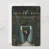 Sla de datum elegante script verticale fotokaart o save the date (Voorkant)