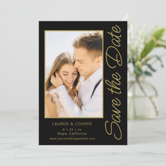 Sla de datum zwarte goudsmeulende moderne bruiloft (Staand voorkant)