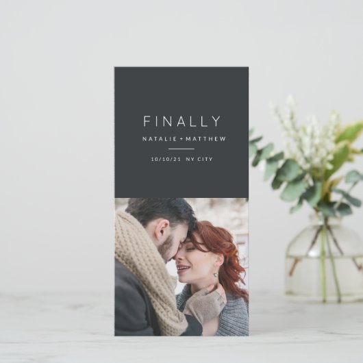 Sla eindelijk de datum foto-aankondiging op save the date (Staand voorkant)