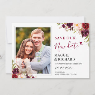 Sla onze nieuwe datum bordeauxrode bloemenfoto op save the date
