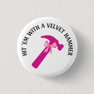 Sla ze met een fluwelen hamer ronde button 3,2 cm