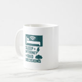Slaap + internet = slechte beslissingen koffiemok (Voorkant links)