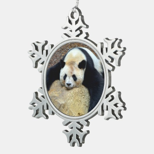 Slaapende reuzenpanda op een puzzelpuzz tin sneeuwvlok ornament (Rechts)
