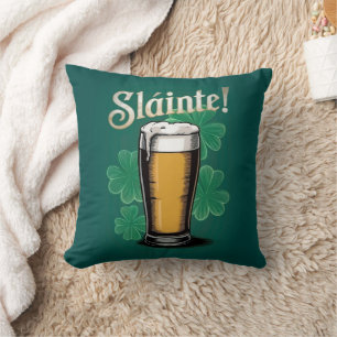 Slàinte! Saint Patrick's Day Pint van bier op groe Kussen