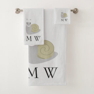 Slakkenontwerp met monogram op elke kleur achtergr bad handdoek