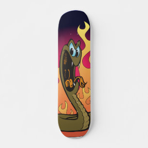 Slang en vlammen skateboard