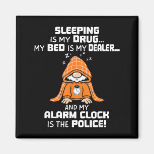 Slapen is Drugs Bed is Dealer en Wekker Magneet