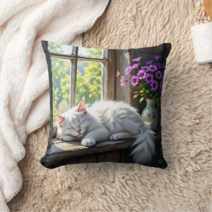 Slapende witte kat en paarse bloemen kussen