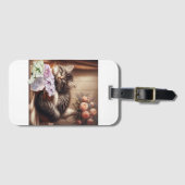 Slaperig Kat op koffer met bloemen Bagagelabel (Voorkant (horizontaal))