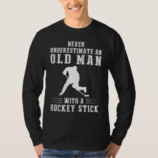 Slapstick Powerplay: Oud Man domineert met hockey T-shirt