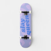 Slay Queen Pastel Blue Groovy Modern Typografie Skateboard (Voorkant)
