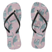 Slecht grijs tabby katten kloppen spullen over pat teenslippers (Voetbed)