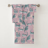 Slechte Grijze Tabby Katten Knocking Stuff Over Bad Handdoek (Insitu)