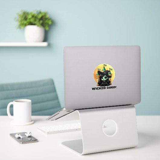 Slechte kleine groene heks Moon Castle Sticker (Laptop op bureau)