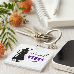 "Slechte Vibes Alleen" - Halloween Zwarte Heks – Sleutelhanger