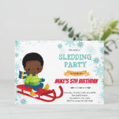 Sled boy verjaardagsuitnodiging feestdagenkaart (Staand voorkant)