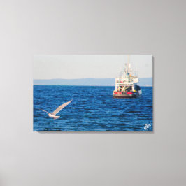 Sleepboot en vogel op Mutiny Bay #2 Canvas Afdruk